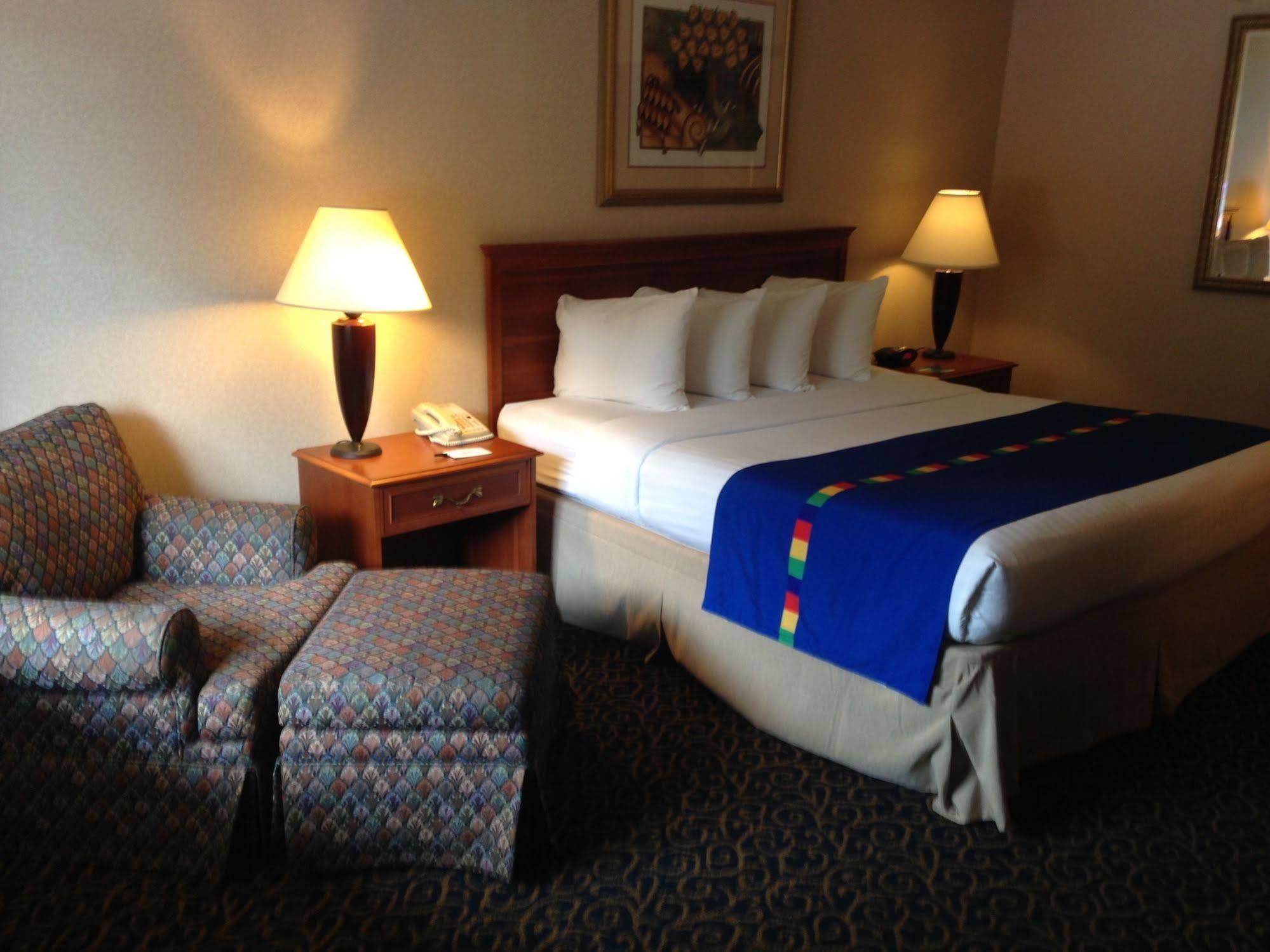 Park Inn By Radisson Harrisburg West Меканіксберґ Екстер'єр фото