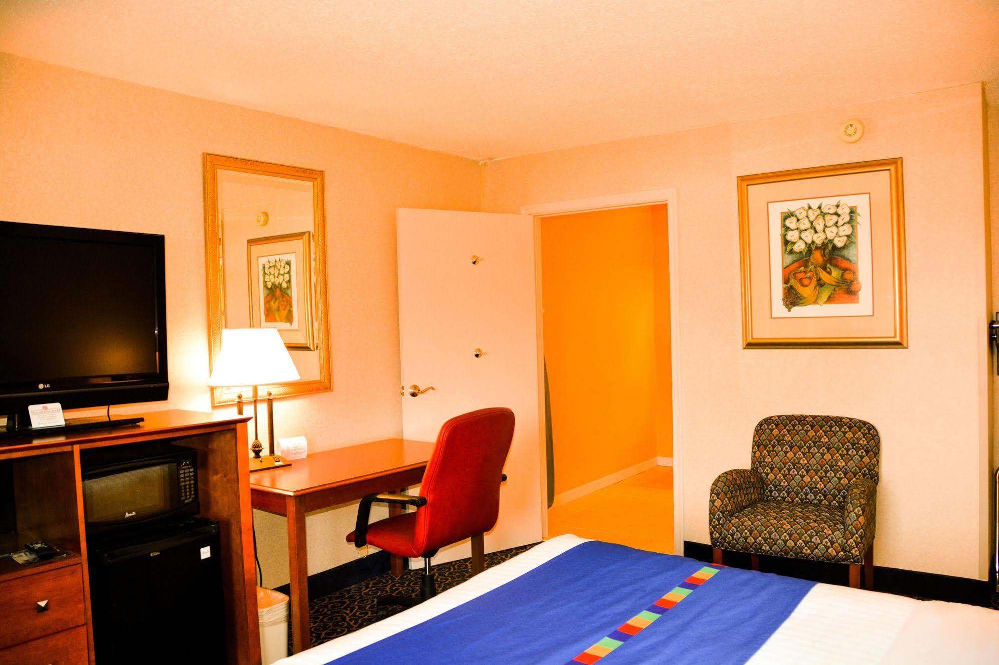 Park Inn By Radisson Harrisburg West Меканіксберґ Екстер'єр фото